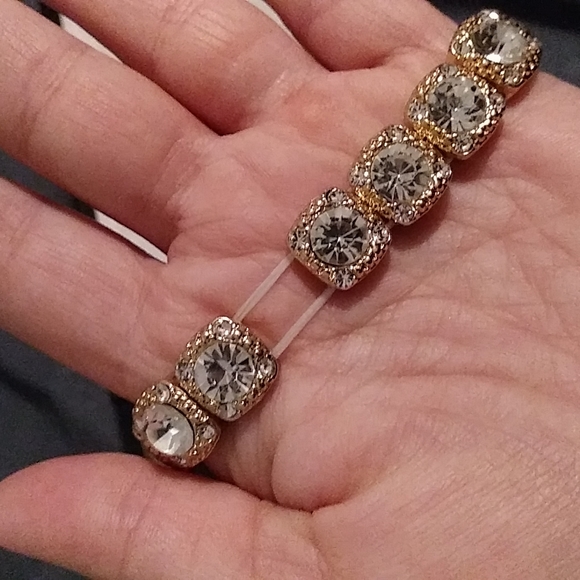 Stunning 3 Piece Set CZ Bracelet and Earrings Boxed - Picture 5 of 8